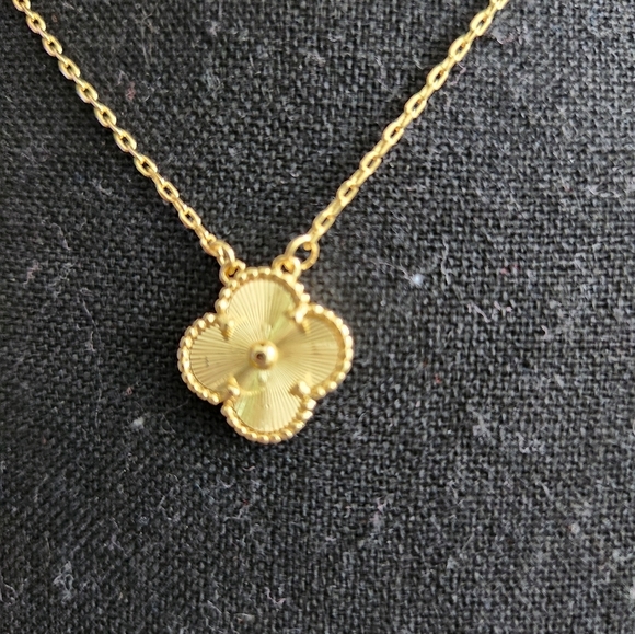 Gold Plated Lucky 4 Leaf Clover Womens Pendant Necklace - Picture 2 of 8